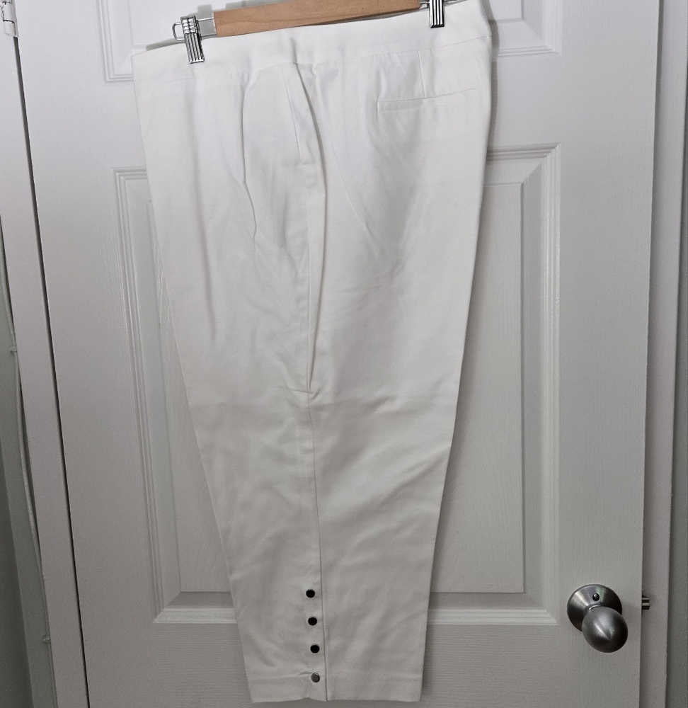 Women's White Capris